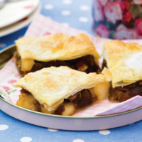 Date and Apple Slice is a tray bake of light puff pastry filled with a paste mixed from cooked apples and dates.