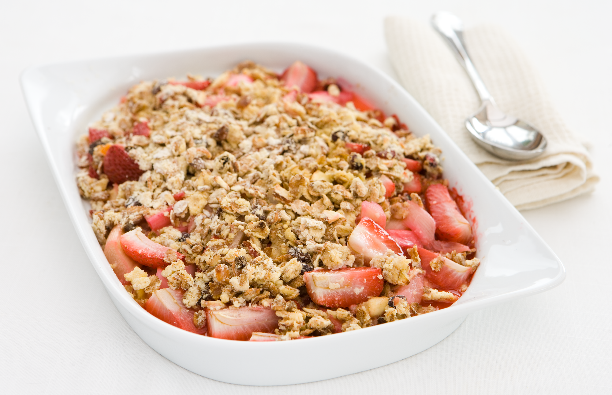 Strawberry and Rhubarb Muesli Crumble is a delicious dessert full of chopped strawberries and rhubarb topped with a crumble topping made with muesli and baked crisp.
